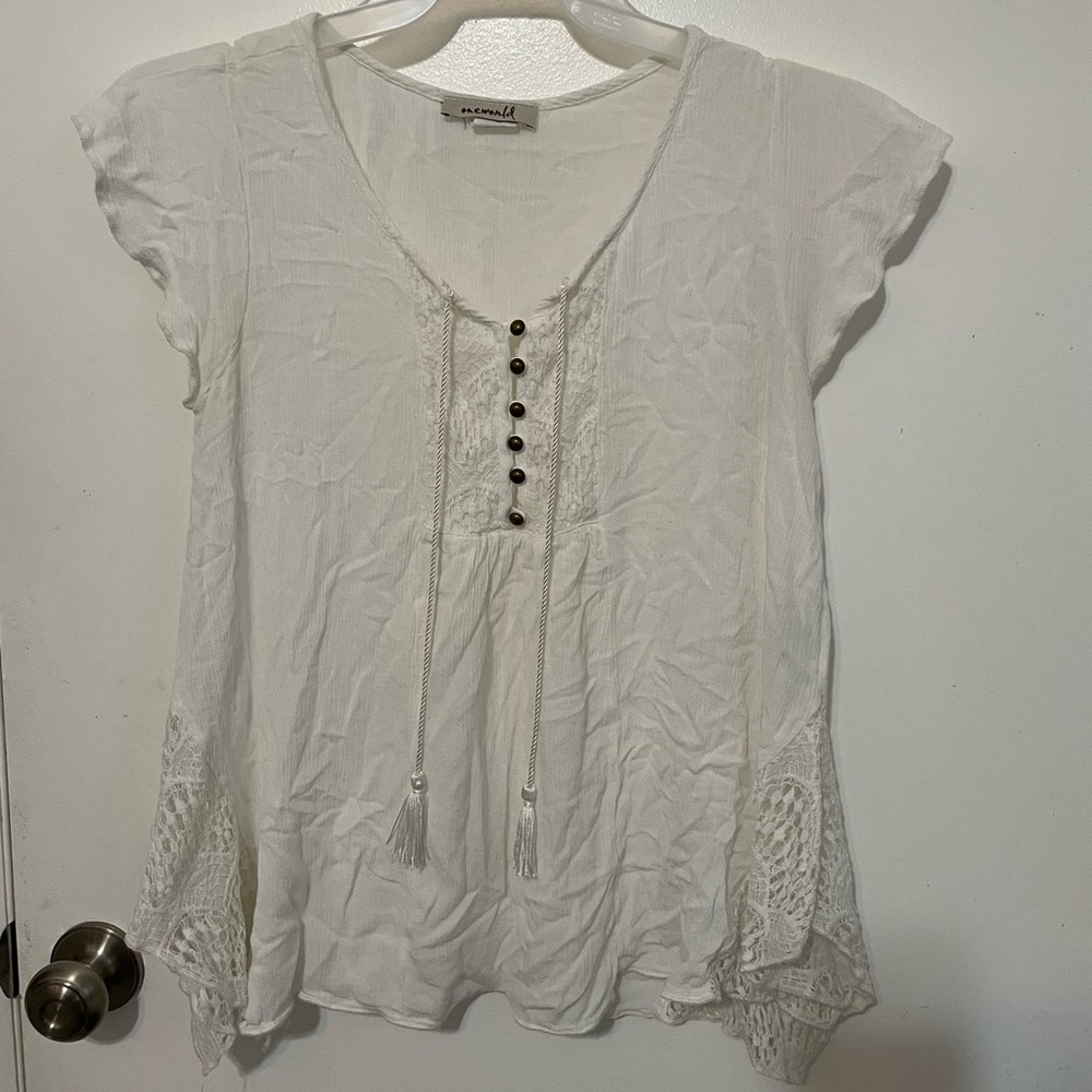 Knox Rose Pullover White Short Flutter Sleeve Blouse with crocheted floral lace